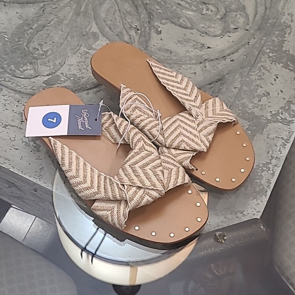 universal Thread Slippers 7 New - Picture 2 of 6